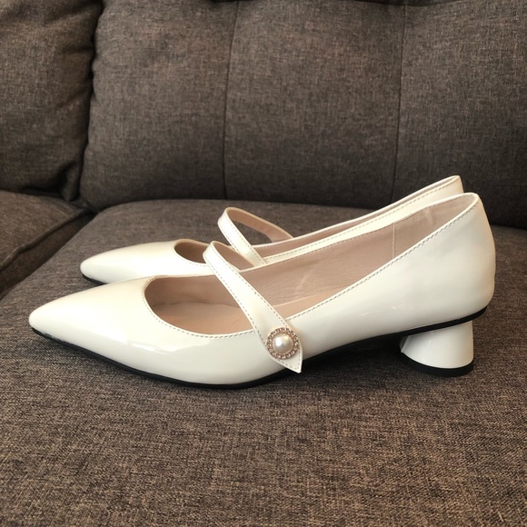 Cream Patent Mary Janes Size 10M - Picture 4 of 12